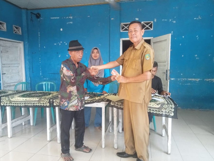 Penyaluran BLT- DD tahap 4 bulan november- desember  Desa Taba mutung tahun 2025